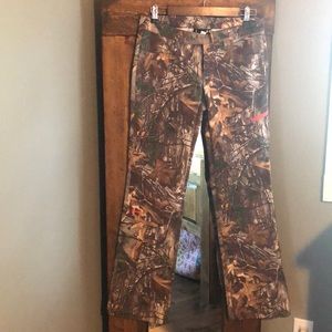 Women’s Under Armour Camo Hunting Pants Size 4